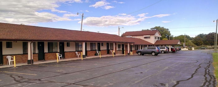 Delta Motel (Careys Motel) - Web Listing (newer photo)